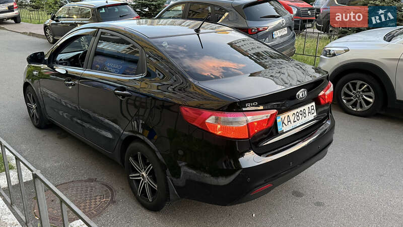 Седан Kia Rio 2013 в Киеве