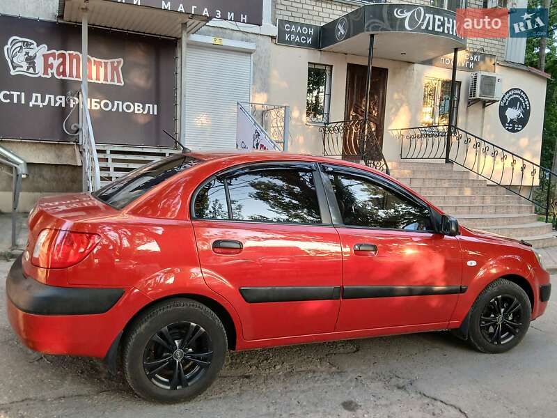 Седан Kia Rio 2007 в Николаеве