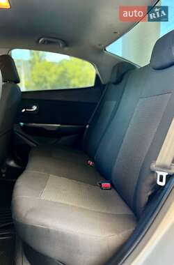 Седан Kia Rio 2013 в 