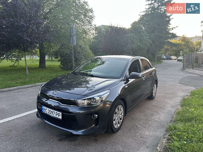 Хэтчбек Kia Rio 2017 в Львове