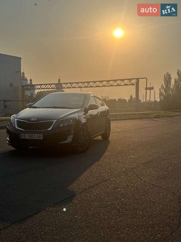 Седан Kia Rio 2013 в Кривому Розі