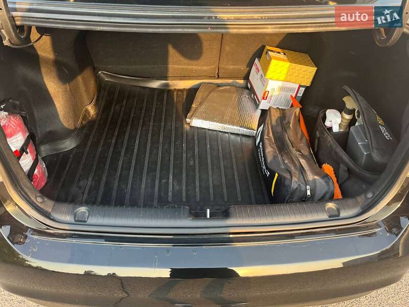 Седан Kia Rio 2013 в Кривому Розі