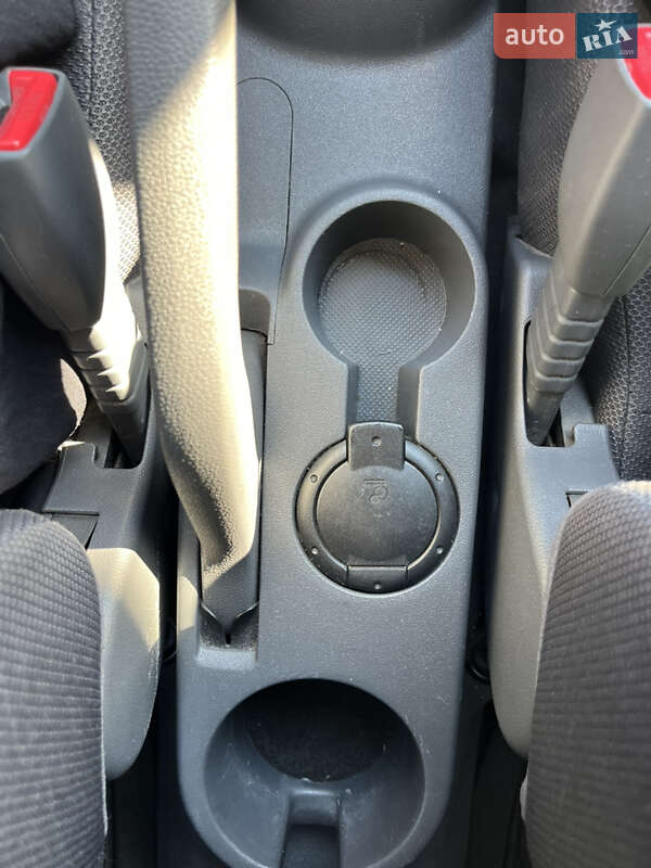 Хетчбек Kia Rio 2010 в Хмельницькому