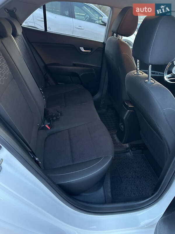 Хэтчбек Kia Rio 2017 в Киеве