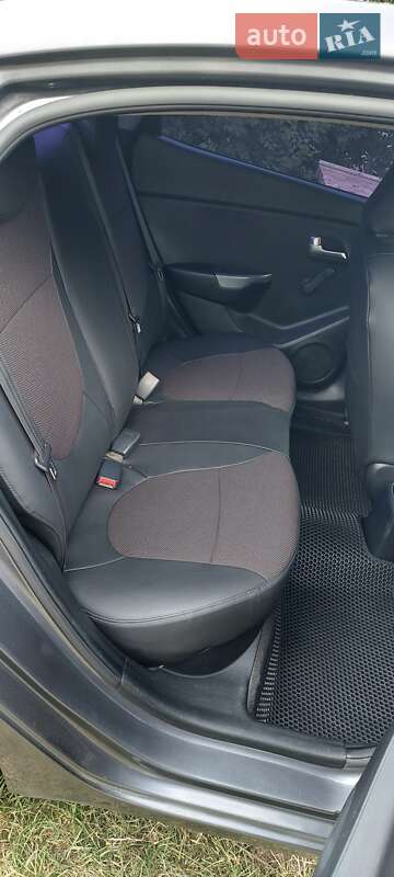 Седан Kia Rio 2013 в Первомайске