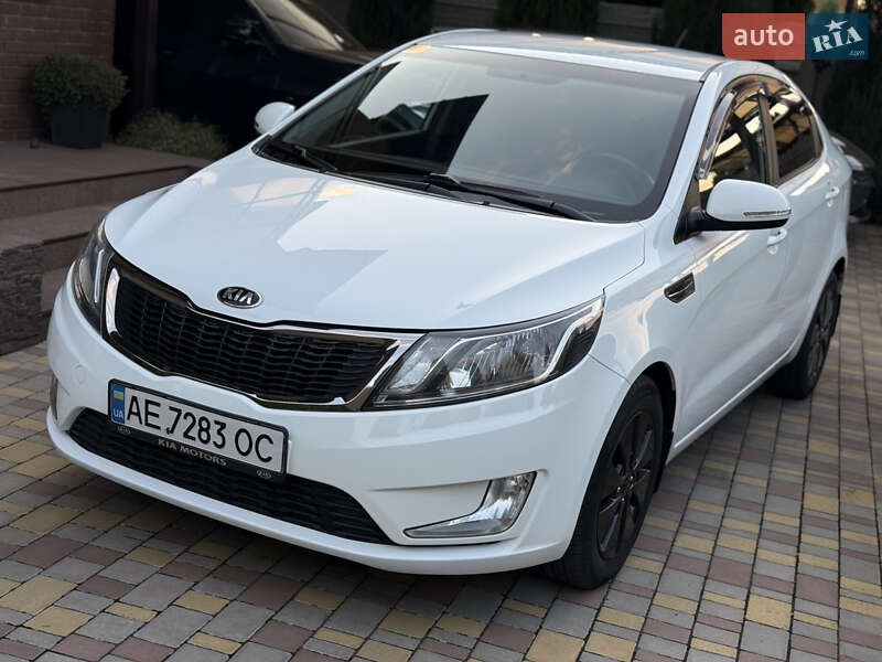 Седан Kia Rio 2014 в Дніпрі