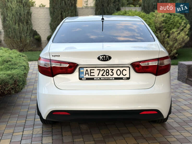 Седан Kia Rio 2014 в Дніпрі