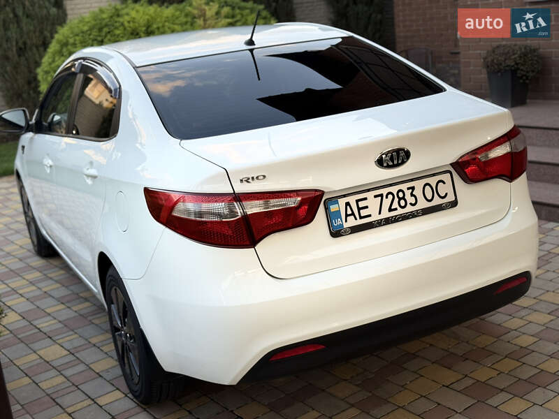 Седан Kia Rio 2014 в Дніпрі