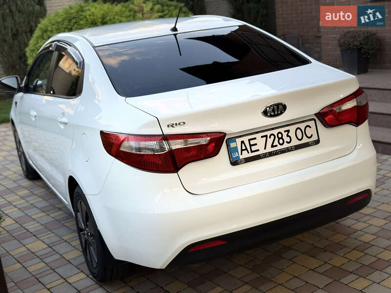 Седан Kia Rio 2014 в Дніпрі