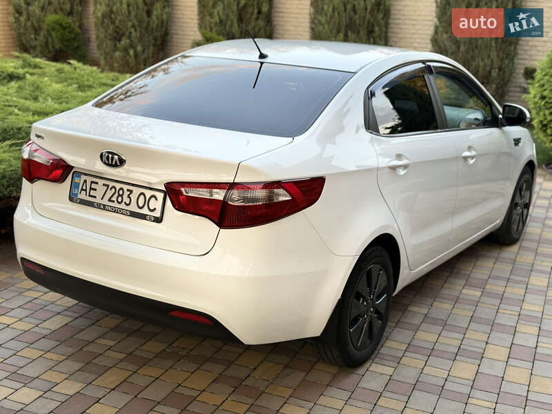 Седан Kia Rio 2014 в Дніпрі