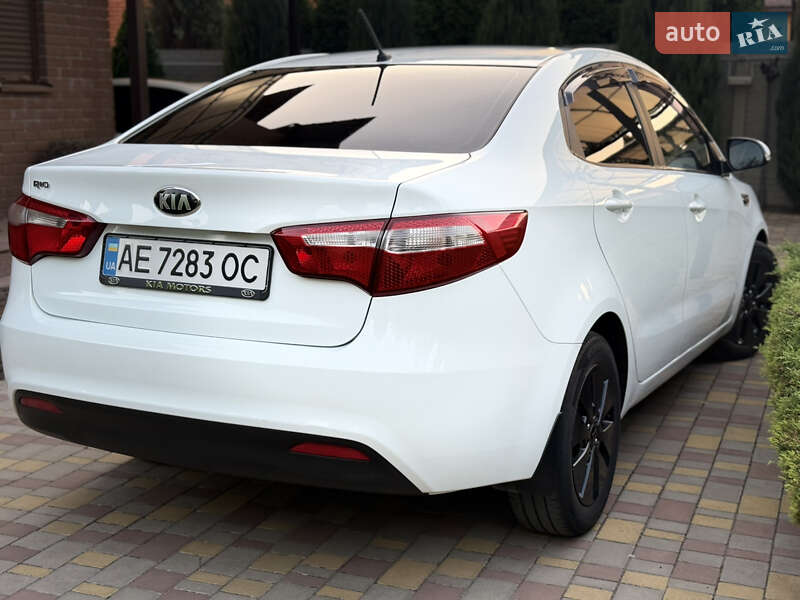 Седан Kia Rio 2014 в Дніпрі