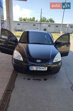 Седан Kia Rio 2007 в Кременчуге