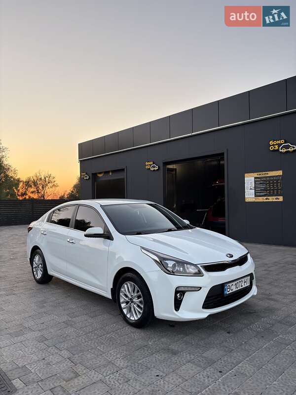 Седан Kia Rio 2018 в 
