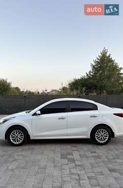 Седан Kia Rio 2018 в 