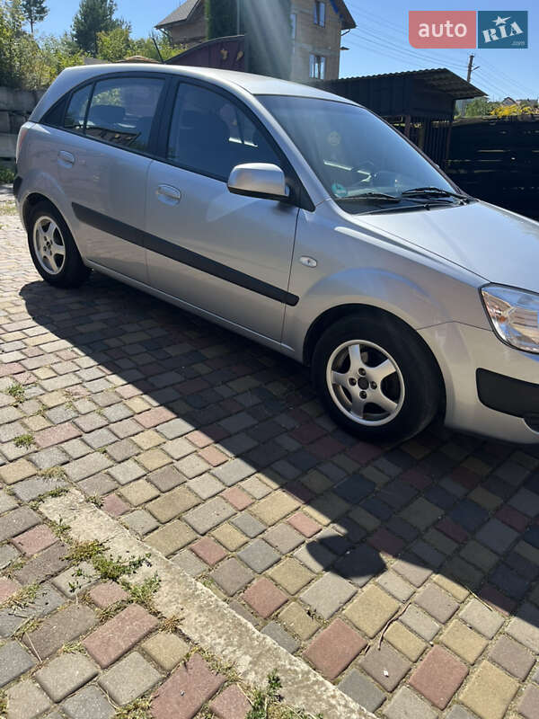 Хэтчбек Kia Rio 2007 в Ровно