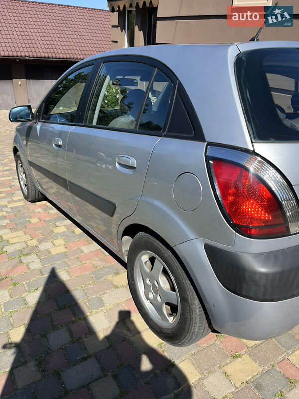 Хэтчбек Kia Rio 2007 в Ровно