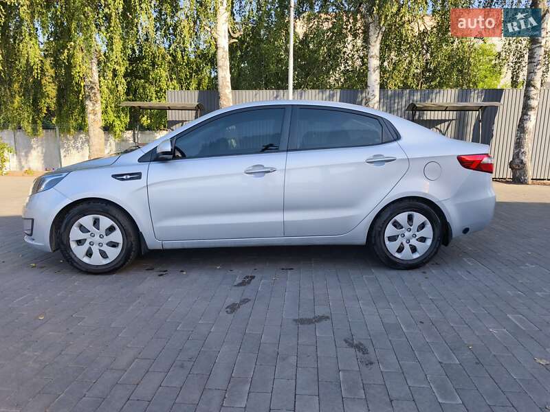 Седан Kia Rio 2013 в Великой Багачке