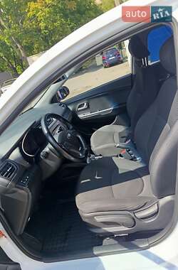 Хэтчбек Kia Rio 2016 в 