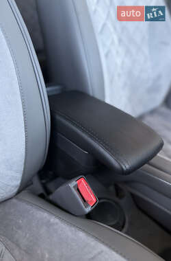 Хэтчбек Kia Rio 2008 в 