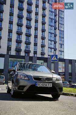 Хетчбек Kia Rio 2010 в Львові