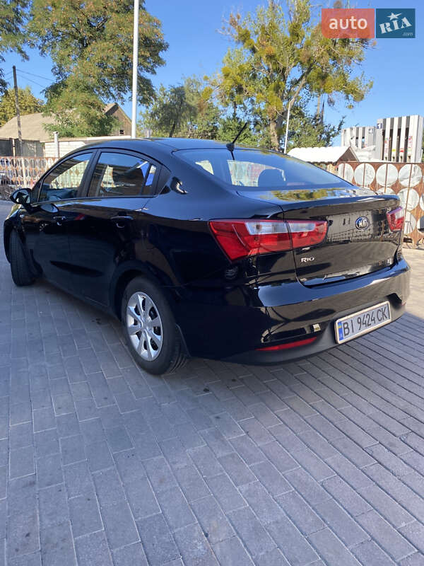 Седан Kia Rio 2017 в Лубнах