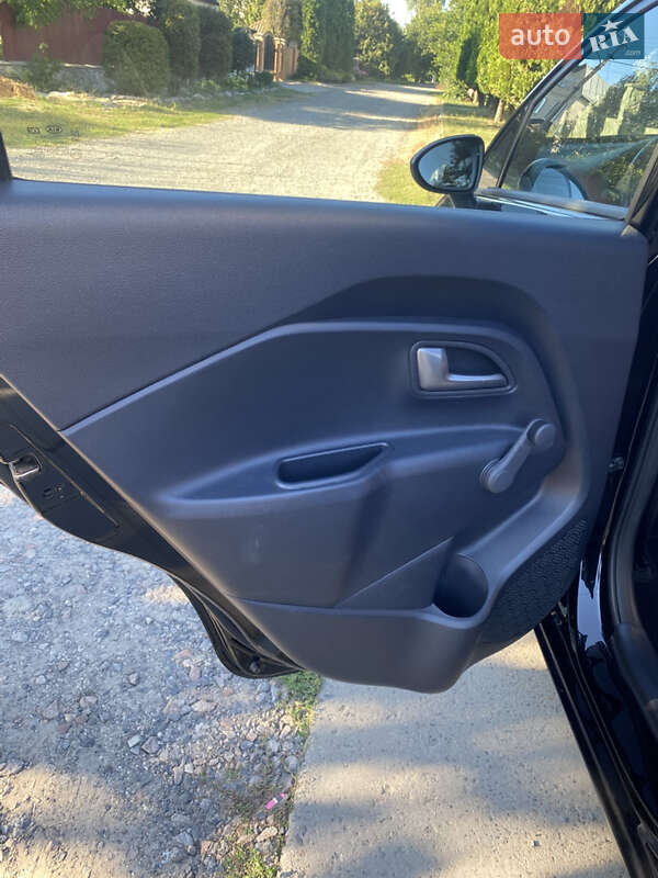 Седан Kia Rio 2017 в Лубнах