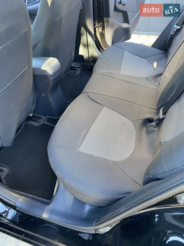 Седан Kia Rio 2017 в Лубнах