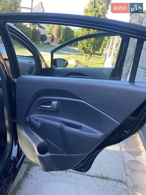 Седан Kia Rio 2017 в Лубнах