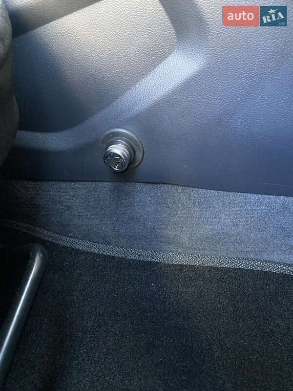 Седан Kia Rio 2017 в Лубнах