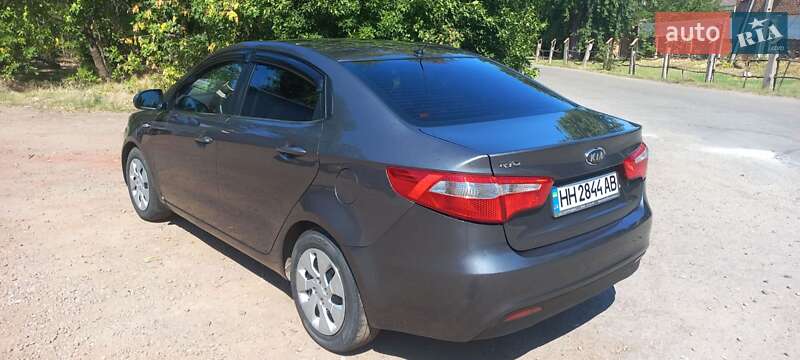 Седан Kia Rio 2011 в Кривом Роге