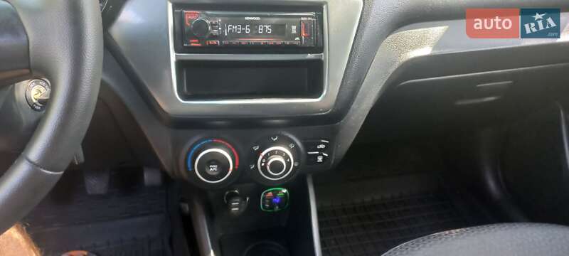Седан Kia Rio 2011 в Кривом Роге