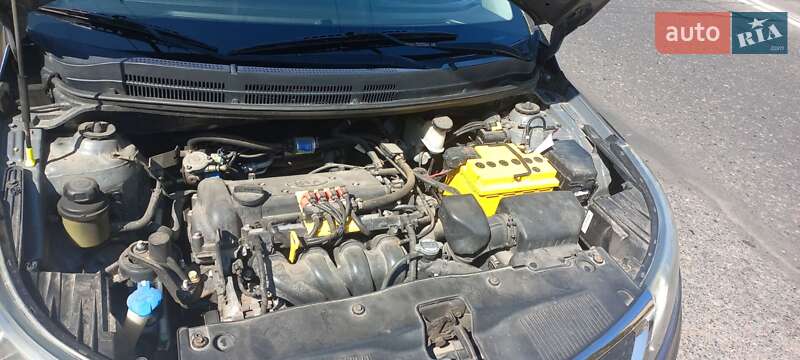 Седан Kia Rio 2011 в Кривом Роге