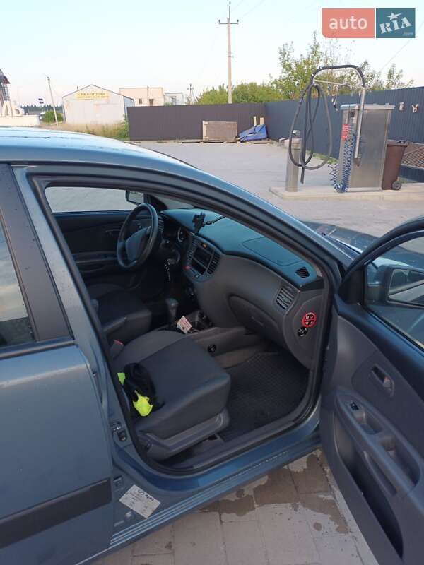 Седан Kia Rio 2006 в Тернополе
