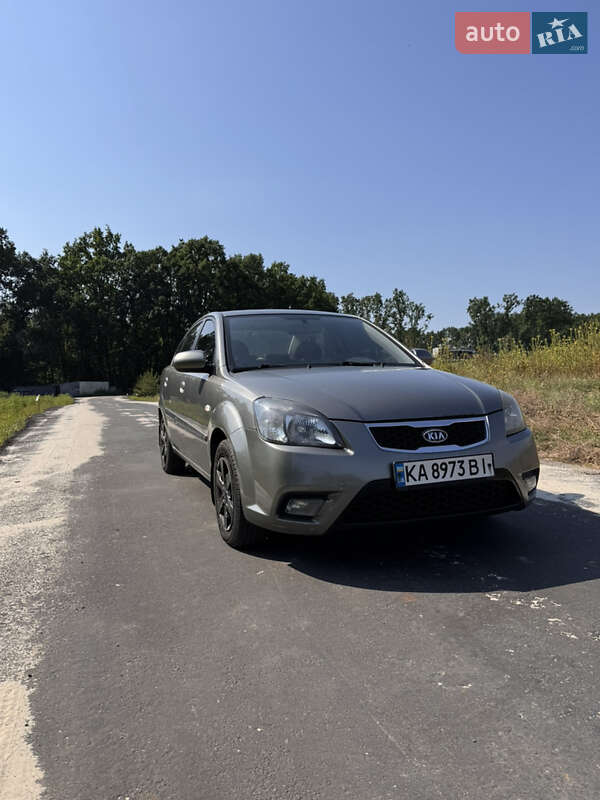 Седан Kia Rio 2010 в Киеве
