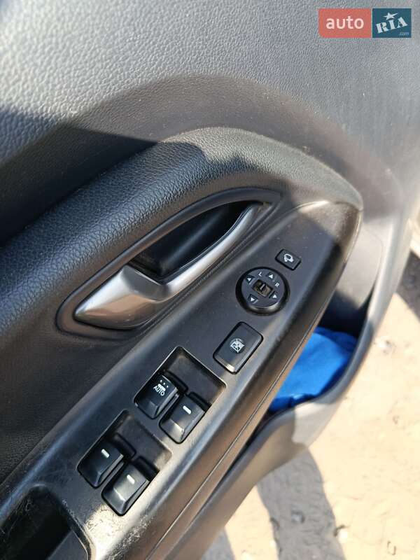 Хетчбек Kia Rio 2012 в Смілі