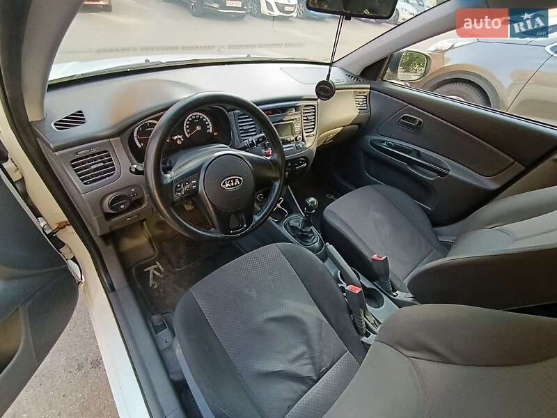 Седан Kia Rio 2010 в Броварах