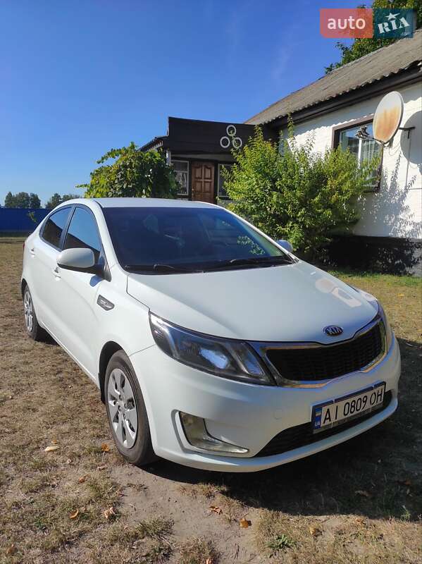 Седан Kia Rio 2013 в Нежине