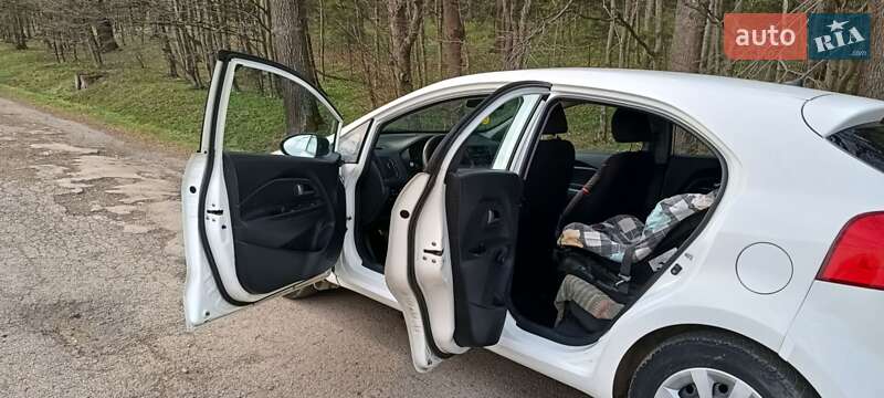 Хэтчбек Kia Rio 2012 в Дрогобыче