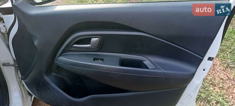 Хэтчбек Kia Rio 2012 в Дрогобыче