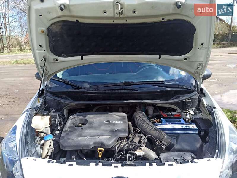 Хэтчбек Kia Rio 2012 в Дрогобыче