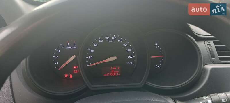 Хэтчбек Kia Rio 2012 в Дрогобыче