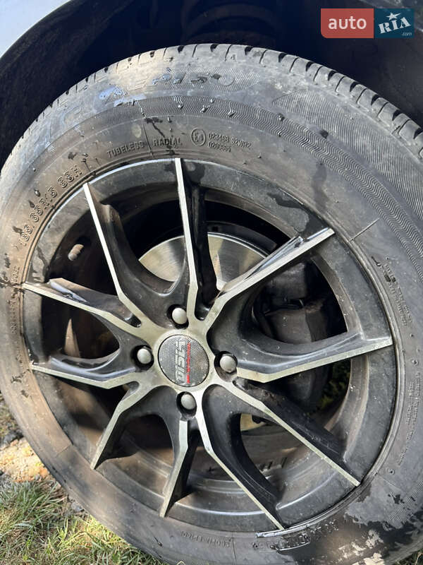 Хетчбек Kia Rio 2013 в Києві