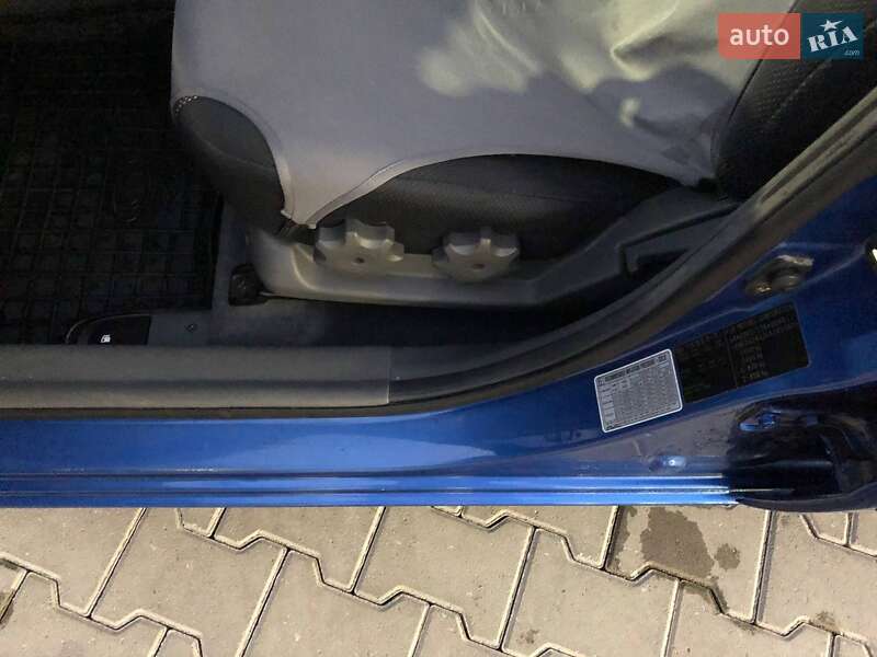 Хетчбек Kia Rio 2006 в Луцьку