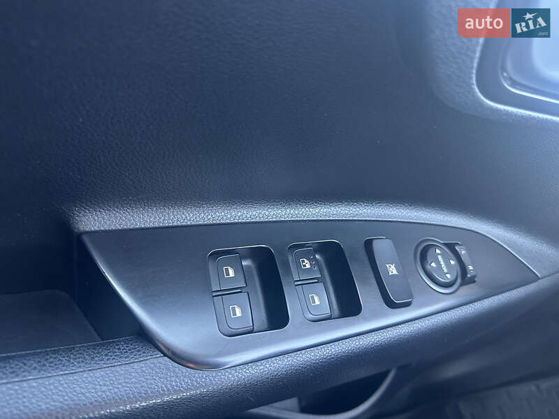 Хэтчбек Kia Rio 2017 в Киеве