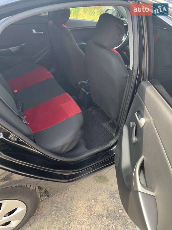 Седан Kia Rio 2013 в Львове