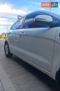 Седан Kia Rio 2011 в 