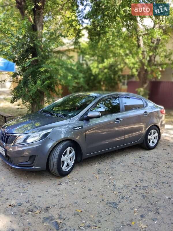 Седан Kia Rio 2012 в Измаиле