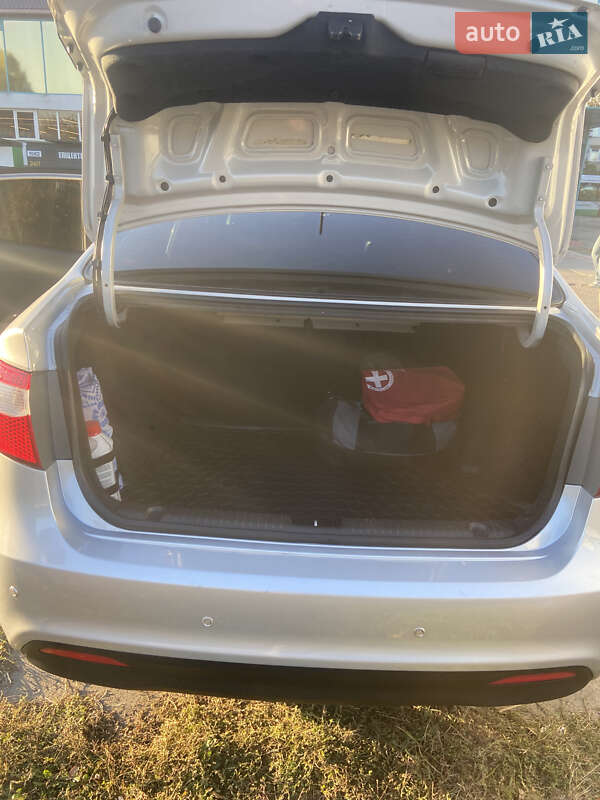 Седан Kia Rio 2013 в Киеве