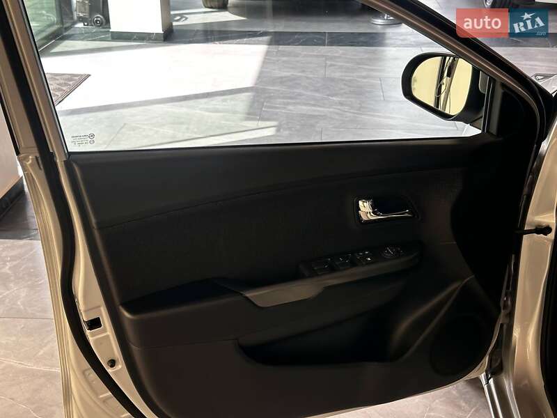Седан Kia Rio 2012 в Львове
