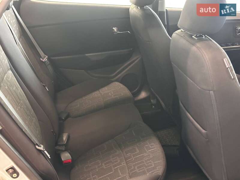 Седан Kia Rio 2012 в Львове
